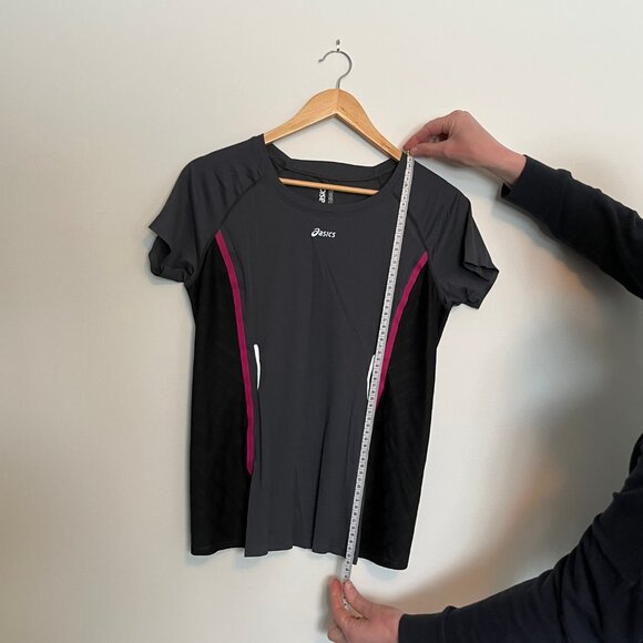 Asics. T-Shirt. Black/ Dark Grey/ Hot Pink Accent. Size Medium. Womens. - Picture 4 of 6